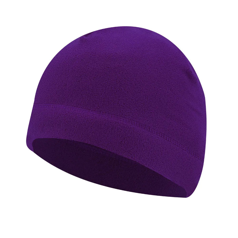 Añade un toque de estilo único a tu equipamiento de airsoft con este gorro de fleece morado. Su color distintivo y material confortable lo hacen ideal para juegos prolongados y preparación táctica.