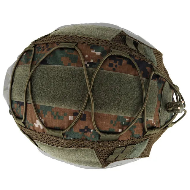 Este casco de airsoft de alta durabilidad presenta un camuflaje digital marino, diseñado para operaciones tácticas en entornos acuáticos o de vegetación densa. Equipamiento militar de calidad con un sistema de red elástica para adaptabilidad y personalización.