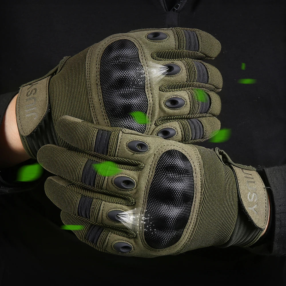 Estos guantes no solo protegen tus manos, sino que también cuentan con elementos de iluminación para mejorar la visibilidad durante las operaciones nocturnas de airsoft.