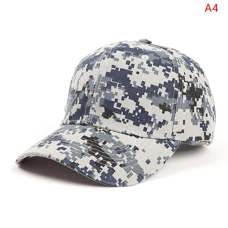 Equipamiento de airsoft con gorra de camuflaje digital azul, ideal para escenarios tácticos y juegos de guerra en entornos similares a marinos o invernales