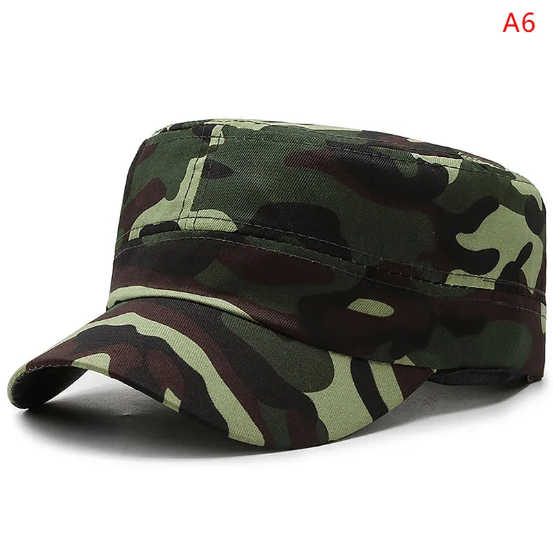 Equipamiento militar de airsoft, gorra con camuflaje clásico en tonos verdes, esencial para juegos de estrategia en bosques y junglas