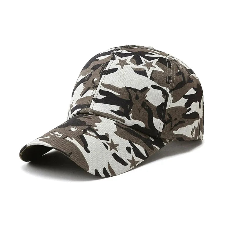 Esta gorra de camuflaje con estrellas y rayas añade un toque patriótico a tu equipamiento de airsoft, ofreciendo tanto estilo como sombra en tus actividades al aire libre.