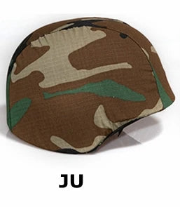 Funda de casco de airsoft JU con patrón de camuflaje de selva, diseñada para ofrecer una ocultación excelente en ambientes de jungla y áreas con mucha vegetación.