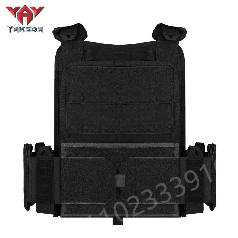 Ideal para operaciones nocturnas o urbanas, este chaleco táctico negro ofrece una presencia discreta y autoritaria. Cuenta con paneles de velcro para insignias y equipo militar adicional, haciendo de este un componente vital para cualquier jugador de airsoft.