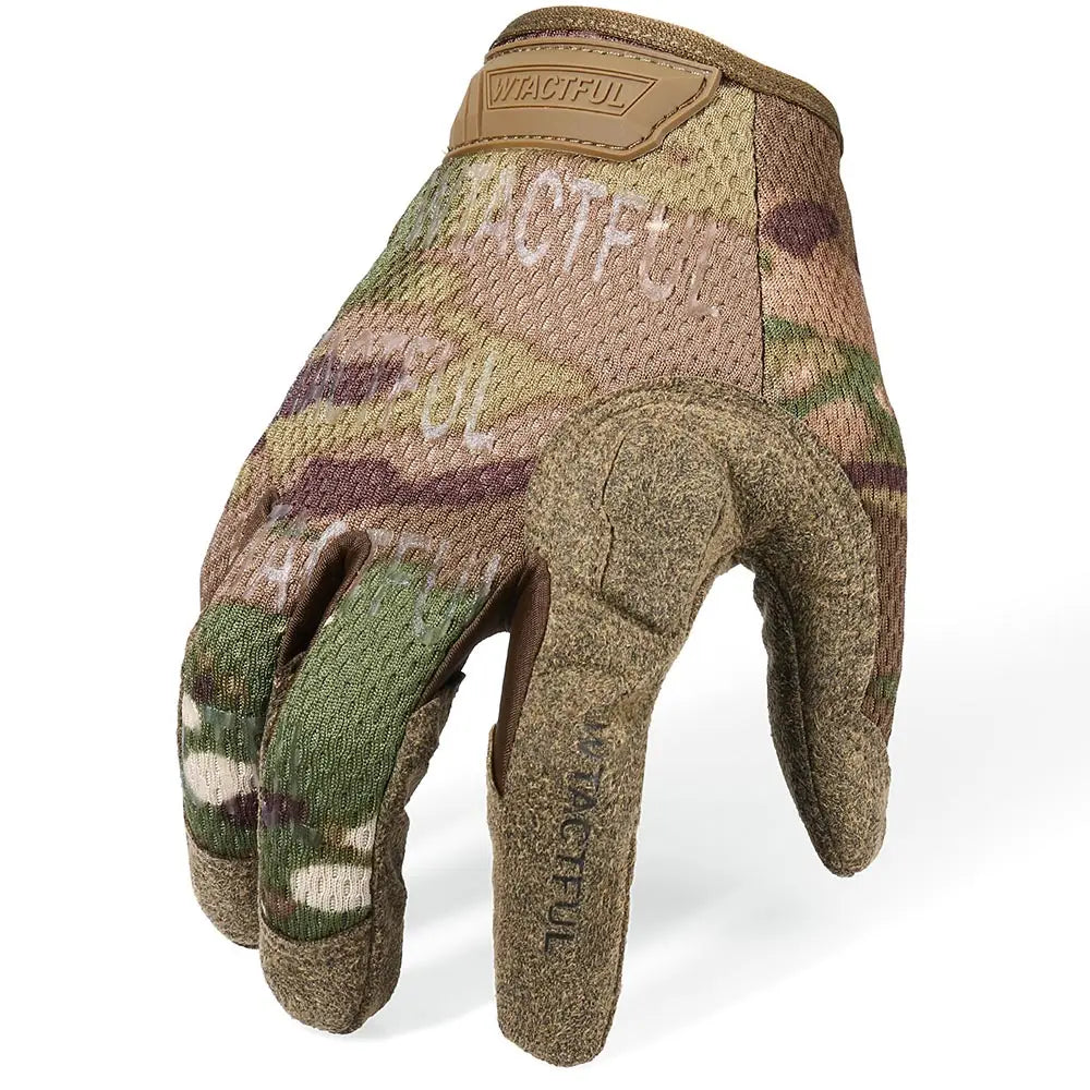 Guante de airsoft táctico en camuflaje de desierto, ideal para equipamiento militar en entornos arenosos