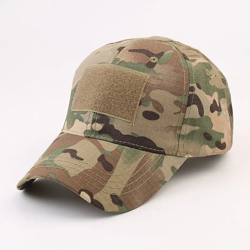 Incorpora una estética natural con esta gorra de camuflaje en tonos tierra, ideal para actividades de airsoft en entornos de campo abierto y terrenos mixtos.