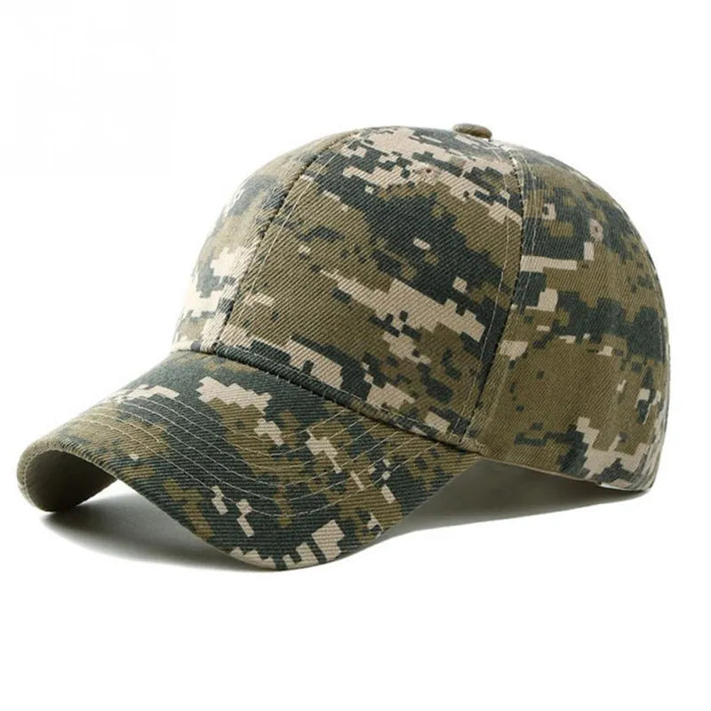 Gorra de camuflaje digital verde, accesorio de airsoft con diseño militar moderno, ideal para equipamiento en áreas con vegetación y juegos tácticos.