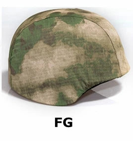 Funda de casco de airsoft FG con camuflaje verde bosque, diseñada para operaciones en terreno boscoso, brindando una ocultación óptima en maniobras tácticas.