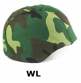 Funda de casco de airsoft WL en camuflaje verde y marrón, ofrece una solución efectiva para el camuflaje en una variedad de entornos naturales.