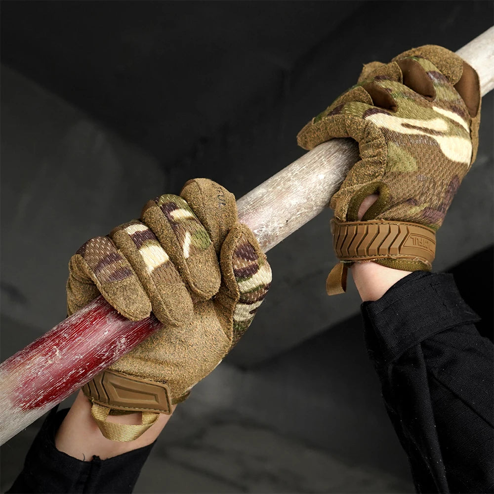 Guante de airsoft en camuflaje multicam, reforzado para la resistencia y durabilidad en ejercicios militares