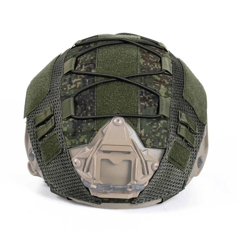 Este casco de airsoft cuenta con un diseño de camuflaje digital y ofrece una visión periférica mejorada, combinando tecnología avanzada con equipo táctico militar.