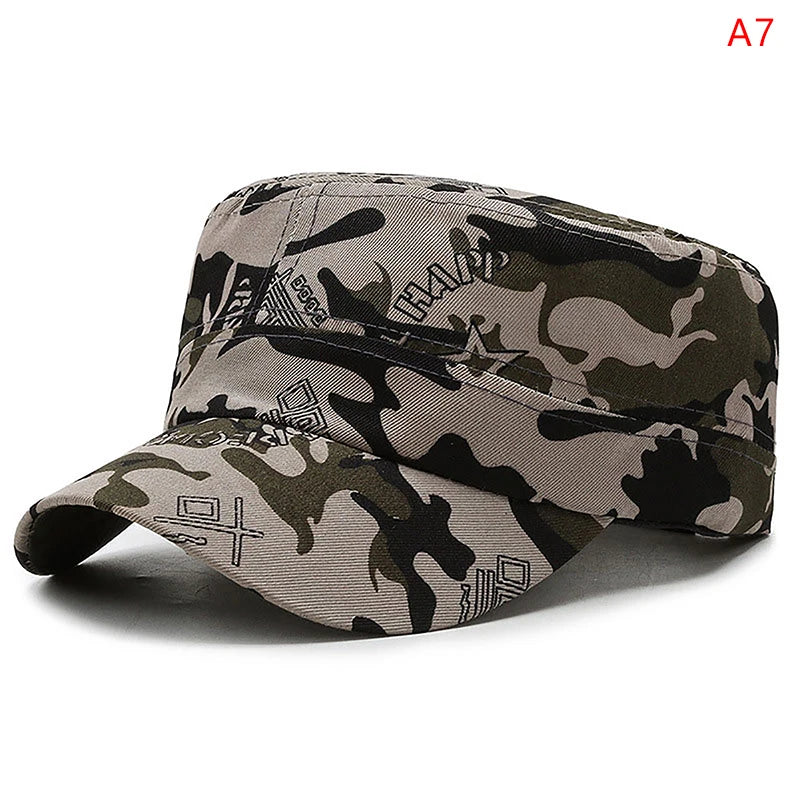 Gorra airsoft táctica con estampado de camuflaje gris y símbolos militares, ideal para equipamiento de campo y operaciones tácticas