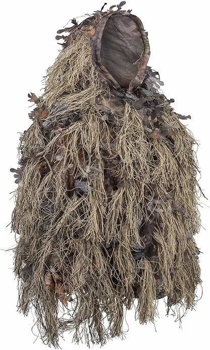 Vista frontal del traje de camuflaje tipo ghillie para airsoft, mezclando tonos beige y marrón para una perfecta integración en entornos naturales, parte de un equipamiento militar especializado.