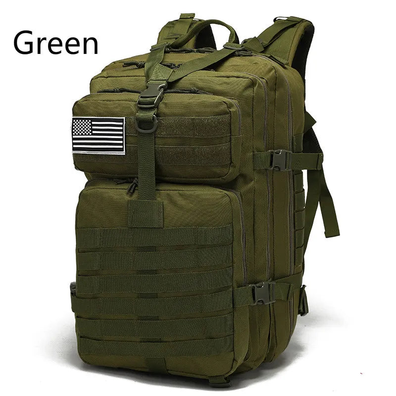 Mochila táctica en verde oliva para airsoft con amplio almacenamiento, robusta y lista para todo tipo de terrenos, ideal para aficionados al equipamiento militar.